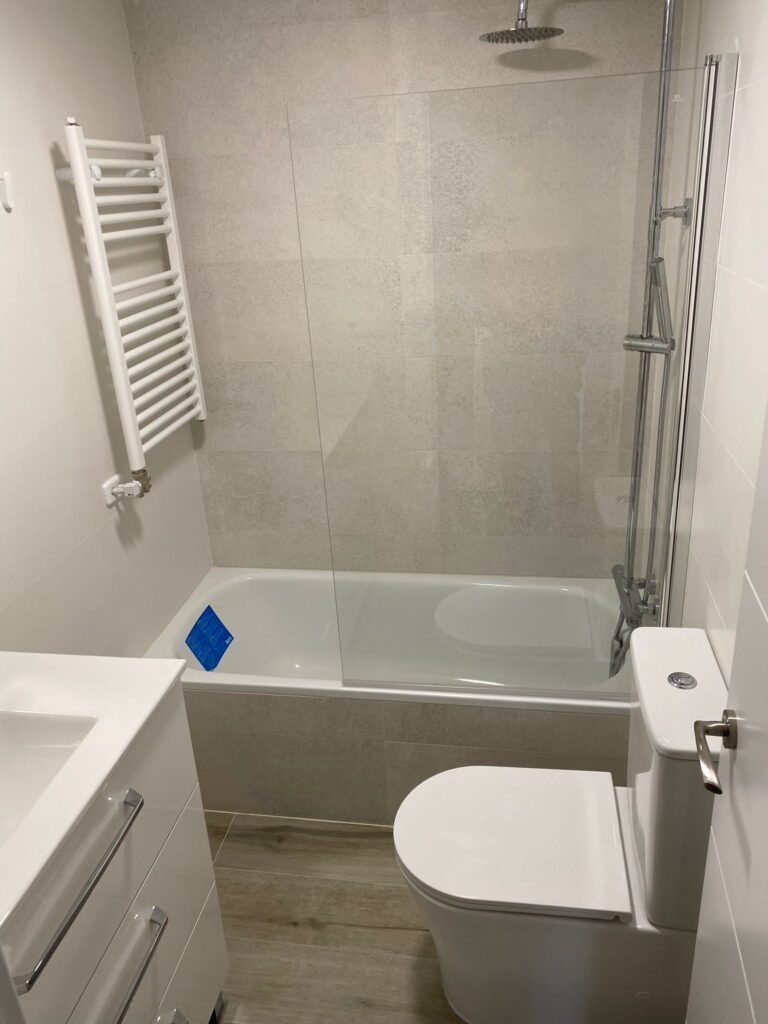 Reformas baños Palomeras Sureste